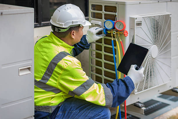 Professional Hvac technician working in Harris, IA